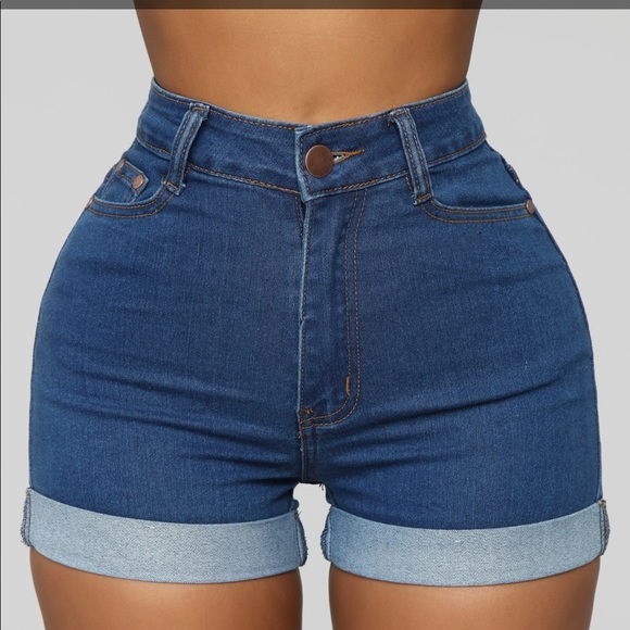 NWT Fashion Nova Carter Denim Shorts -Medium wash size 5 - Picture 2 of 15